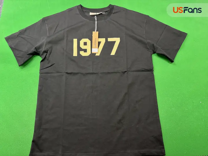 Essentials 1977 T-Shirt QC photo 6