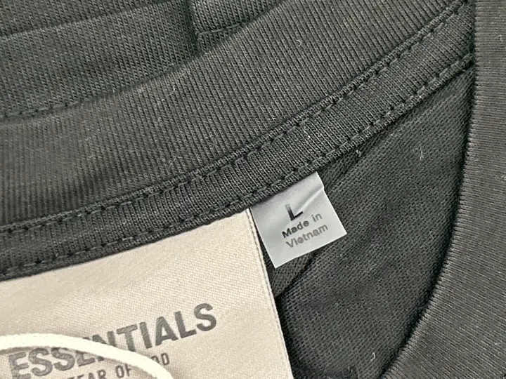Essentials T-Shirts QC photo 6