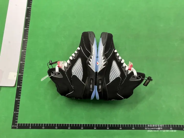 Jordan 5 Metallic Silver QC photo 10