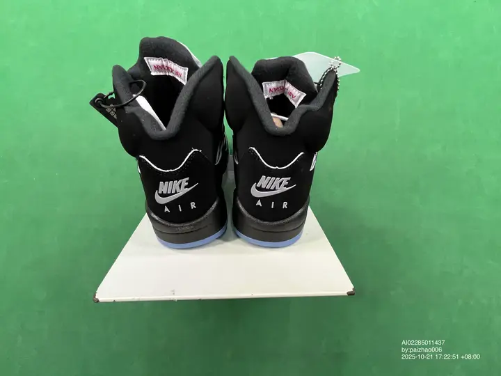 Jordan 5 Metallic Silver QC photo 12