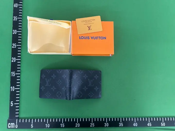 LV Wallet Flowers QC photo 15