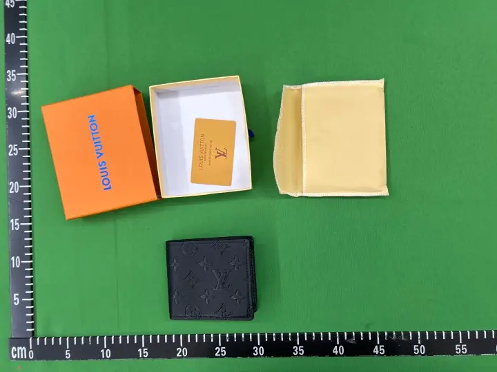 LV Wallet Flowers QC photo 18