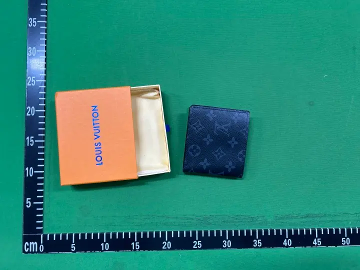 LV Wallet Flowers QC photo 20