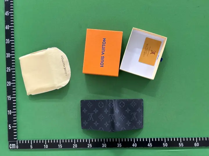 LV Wallet Flowers QC photo 4