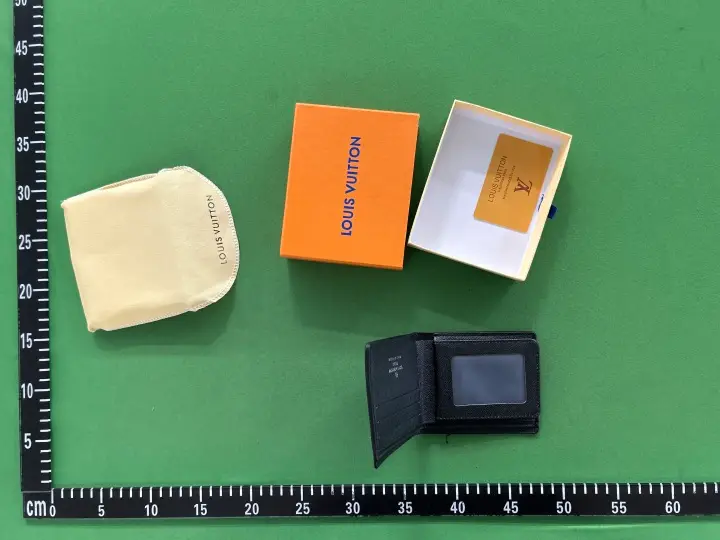 LV Wallet Flowers QC photo 5