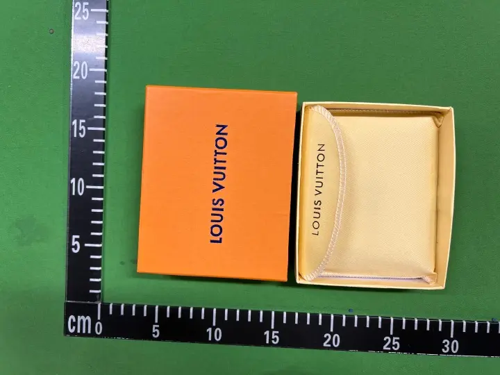 LV Wallet Flowers QC photo 6