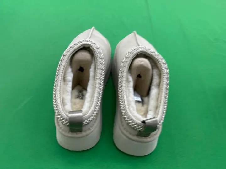 UGG Slippers QC photo 3