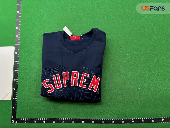 Supreme Crewneck Grey QC photo 8