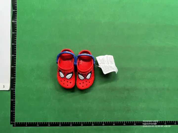 Crocs Minions QC photo 1