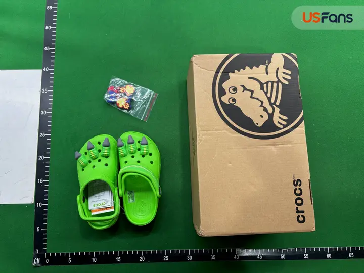 Crocs Minions QC photo 16