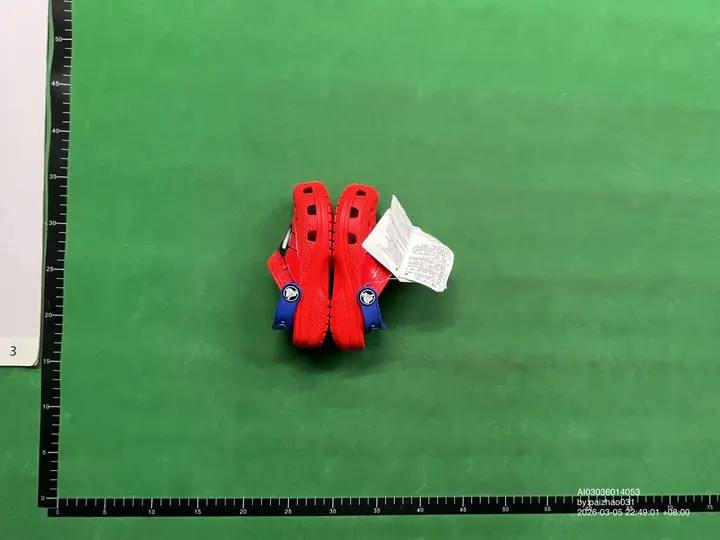 Crocs Minions QC photo 2