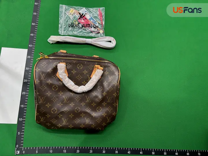 LV Speedy Traveling Bag QC photo 11