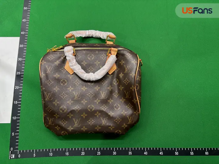 LV Speedy Traveling Bag QC photo 9