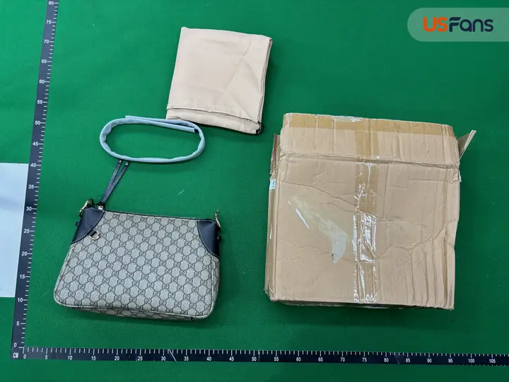 Gucci GG Emblem Bag QC photo 3