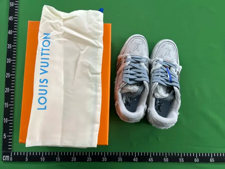 LV Trainers White Signature (Budget) QC photo 10