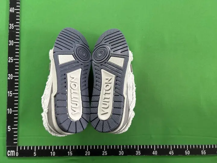 LV Trainers White Signature (Budget) QC photo 14