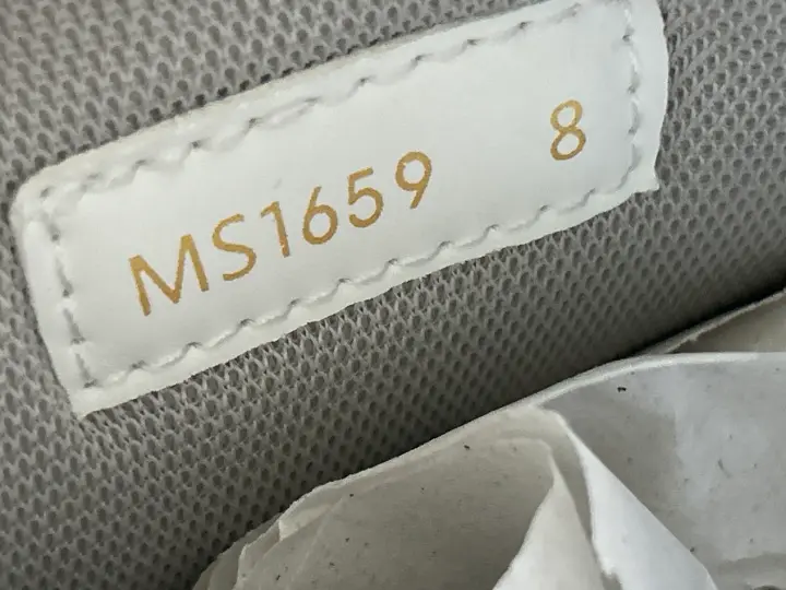 LV Trainers White Signature (Budget) QC photo 16