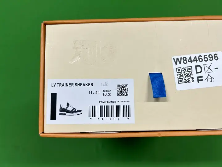 LV Trainers White Signature (Budget) QC photo 17