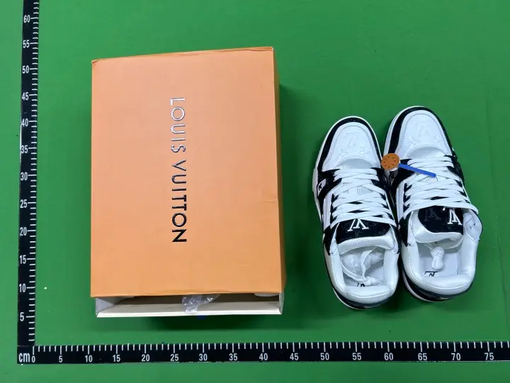 LV Trainers White Signature (Budget) QC photo 18