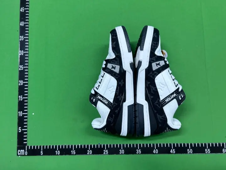 LV Trainers White Signature (Budget) QC photo 20