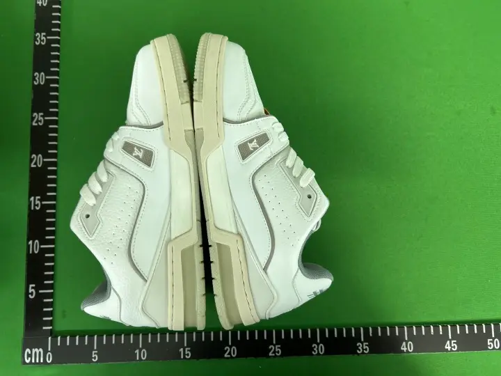 LV Trainers White Signature (Budget) QC photo 4