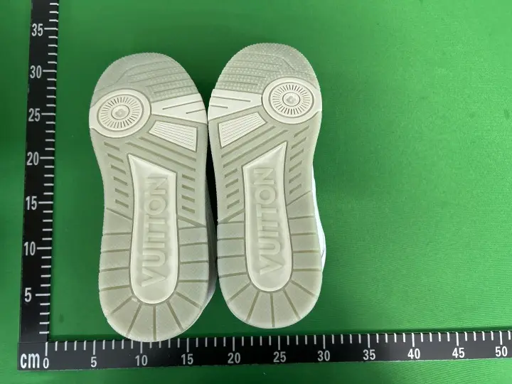LV Trainers White Signature (Budget) QC photo 5