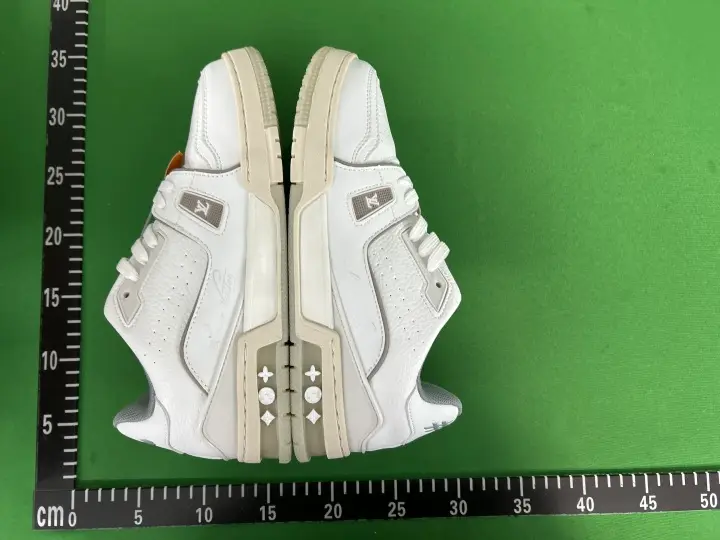 LV Trainers White Signature (Budget) QC photo 6
