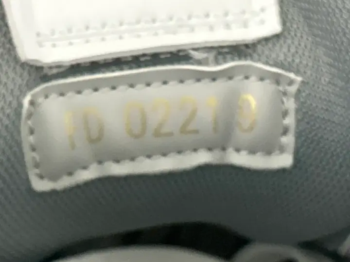 LV Trainers White Signature (Budget) QC photo 7