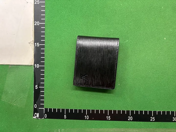 LV Wallet QC photo 3
