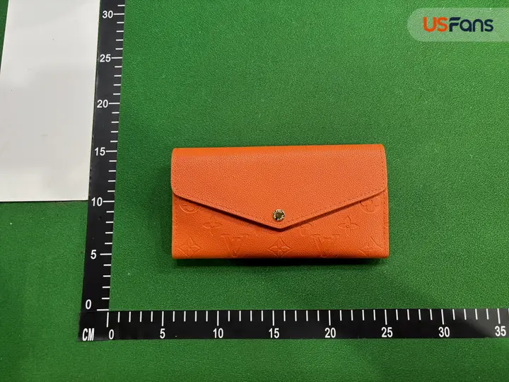 LV Wallet QC photo 4