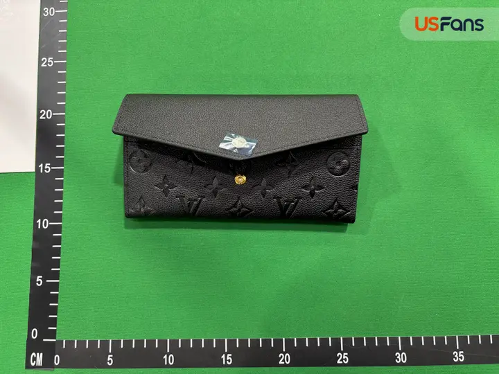 LV Wallet QC photo 7