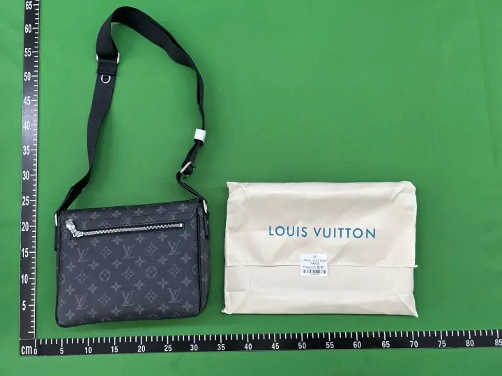 LV Bag QC photo 4