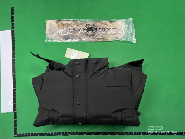Canada Goose Wyndham Heritage Jacket QC photo 13