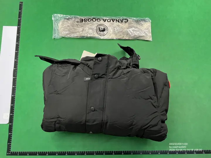 Canada Goose Wyndham Heritage Jacket QC photo 17