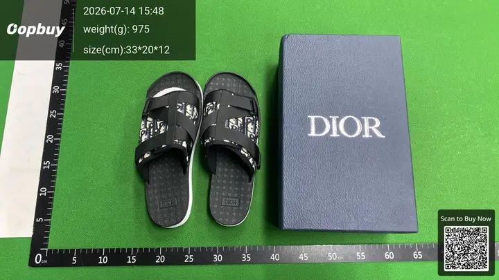 LV Slides Black QC photo 1
