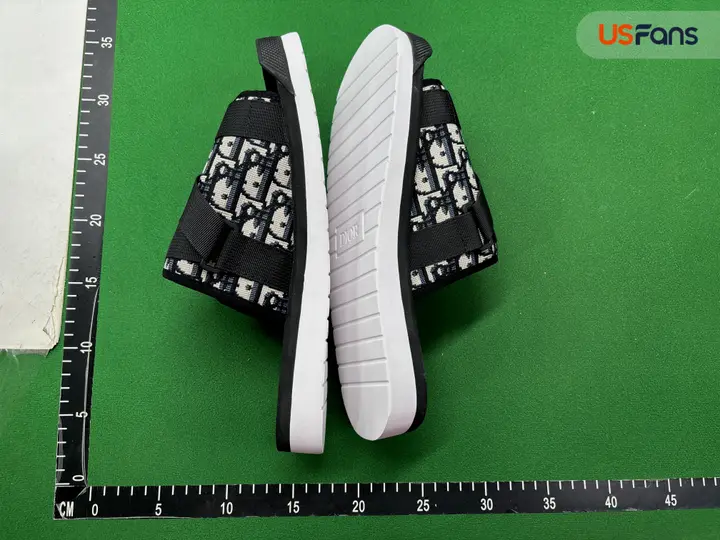 LV Slides Black QC photo 13