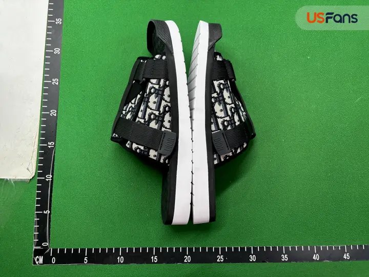 LV Slides Black QC photo 14