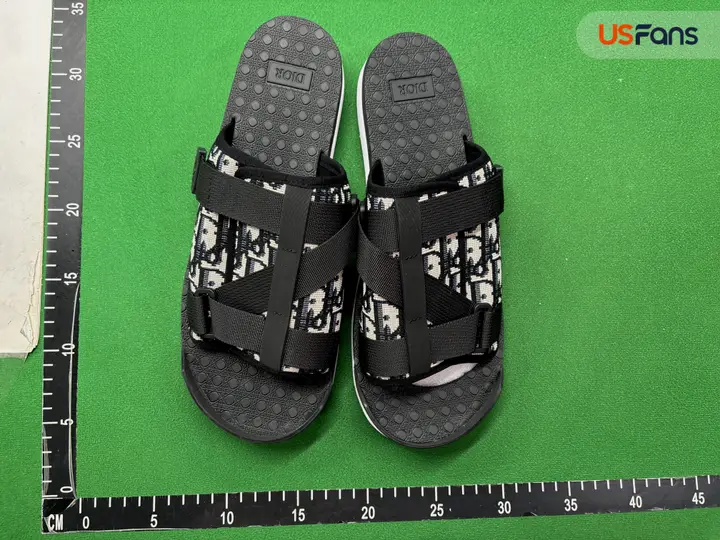 LV Slides Black QC photo 15