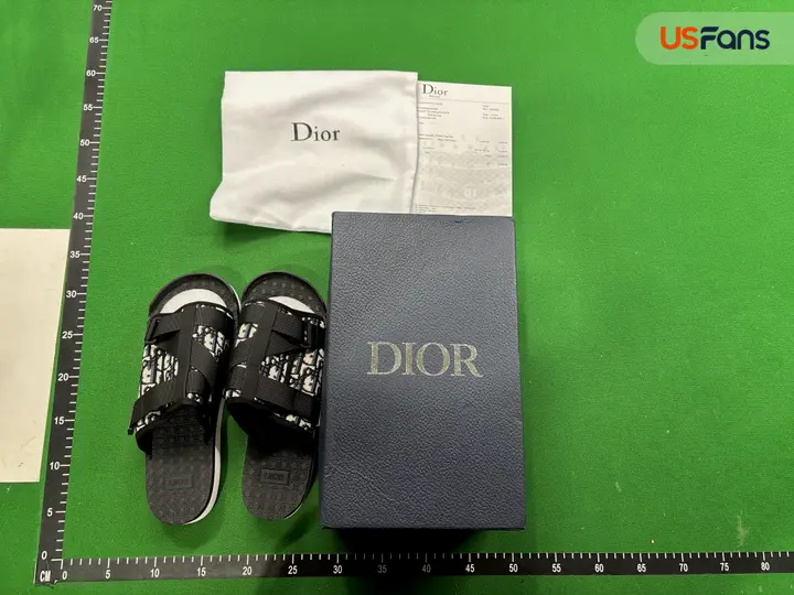 LV Slides Black QC photo 16