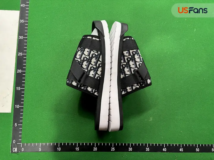 LV Slides Black QC photo 18
