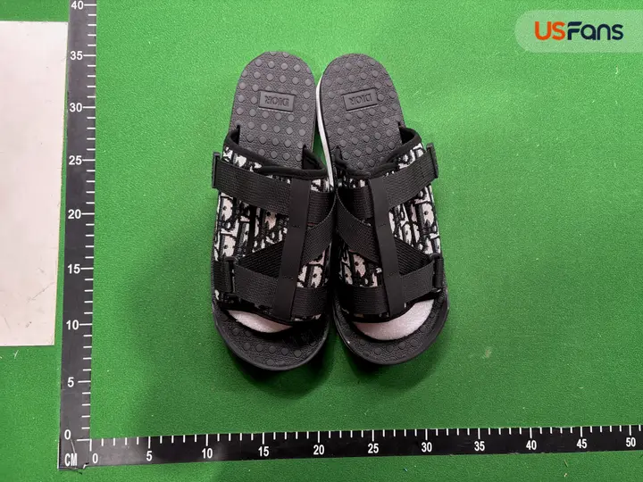 LV Slides Black QC photo 20