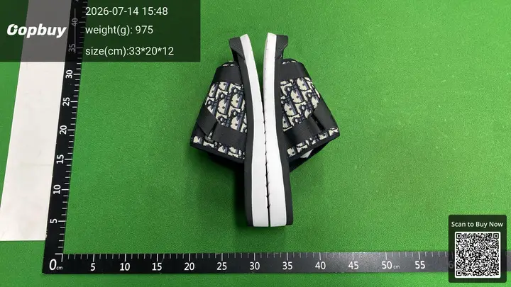 LV Slides Black QC photo 3