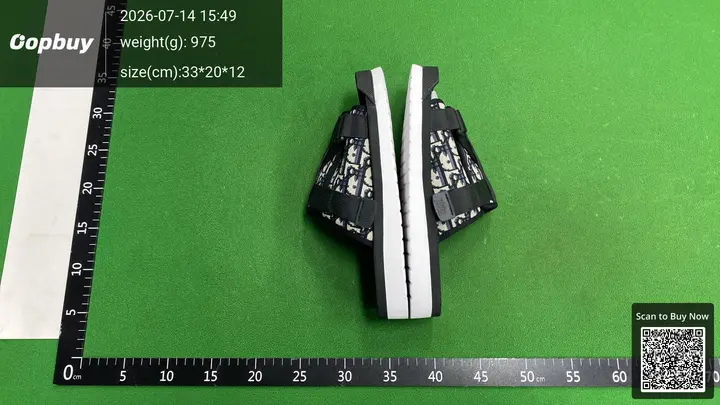 LV Slides Black QC photo 4