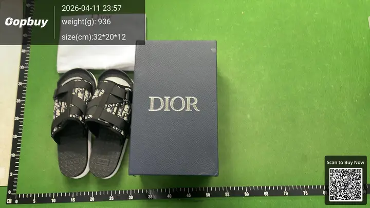 LV Slides Black QC photo 6