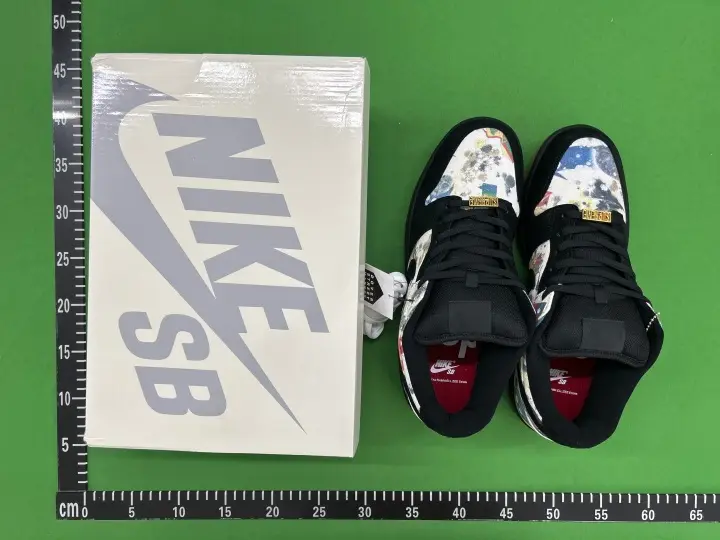 Dunk x Supreme Rammellzee Shoes QC photo 3