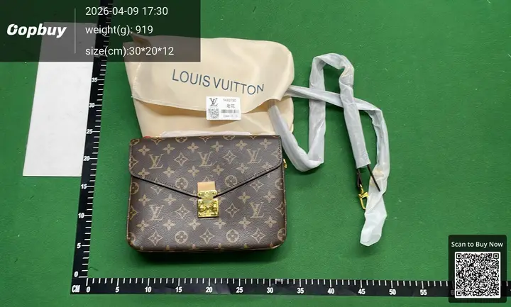 Louis Vuitton Pochette Métis QC photo 12