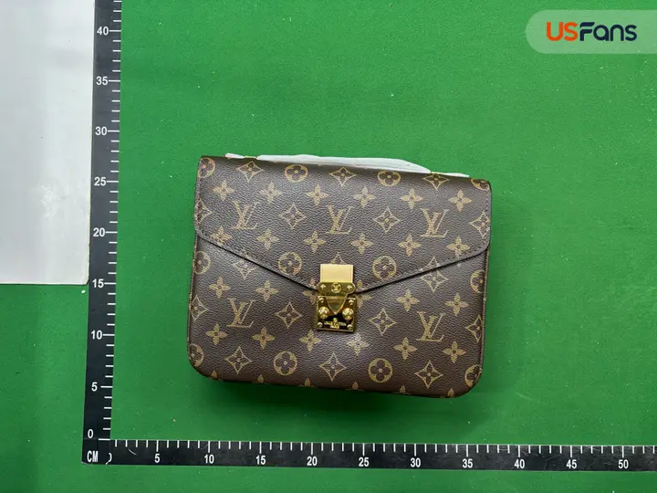 Louis Vuitton Pochette Métis QC photo 13
