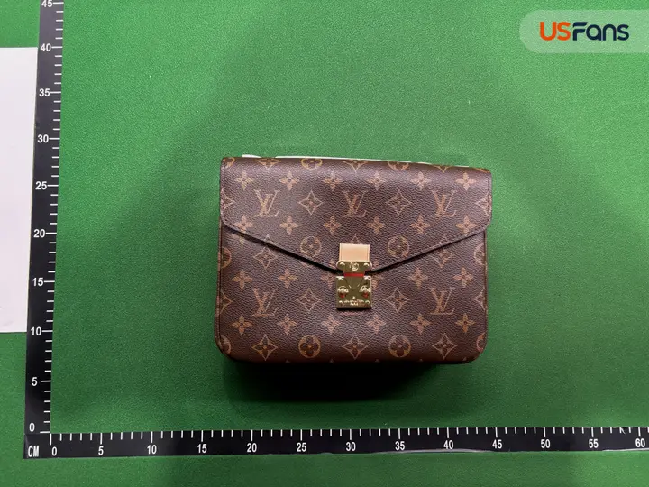 Louis Vuitton Pochette Métis QC photo 16