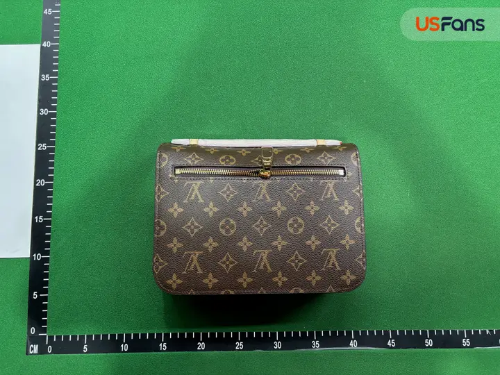 Louis Vuitton Pochette Métis QC photo 17