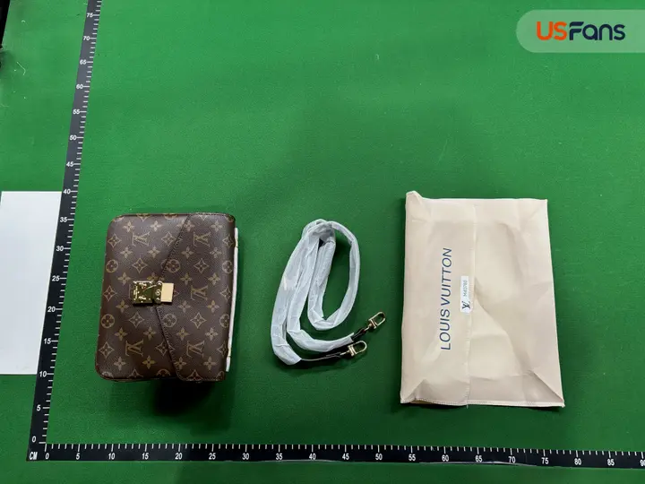 Louis Vuitton Pochette Métis QC photo 18